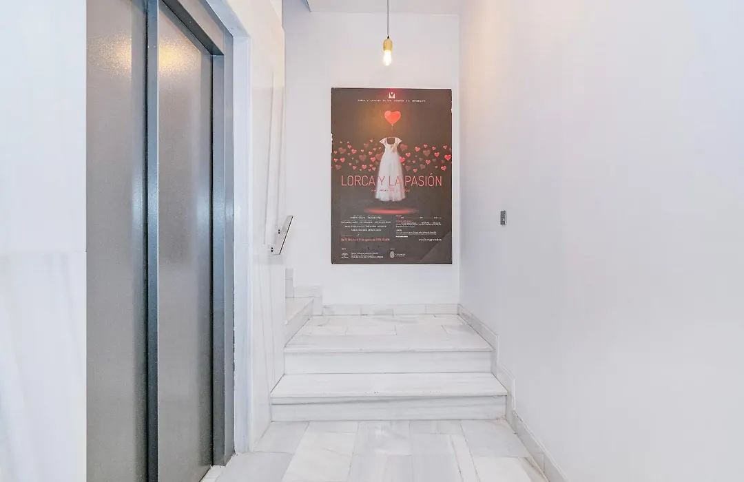 Domus Apartamentos Granada con parking gratuito en pleno centro-1